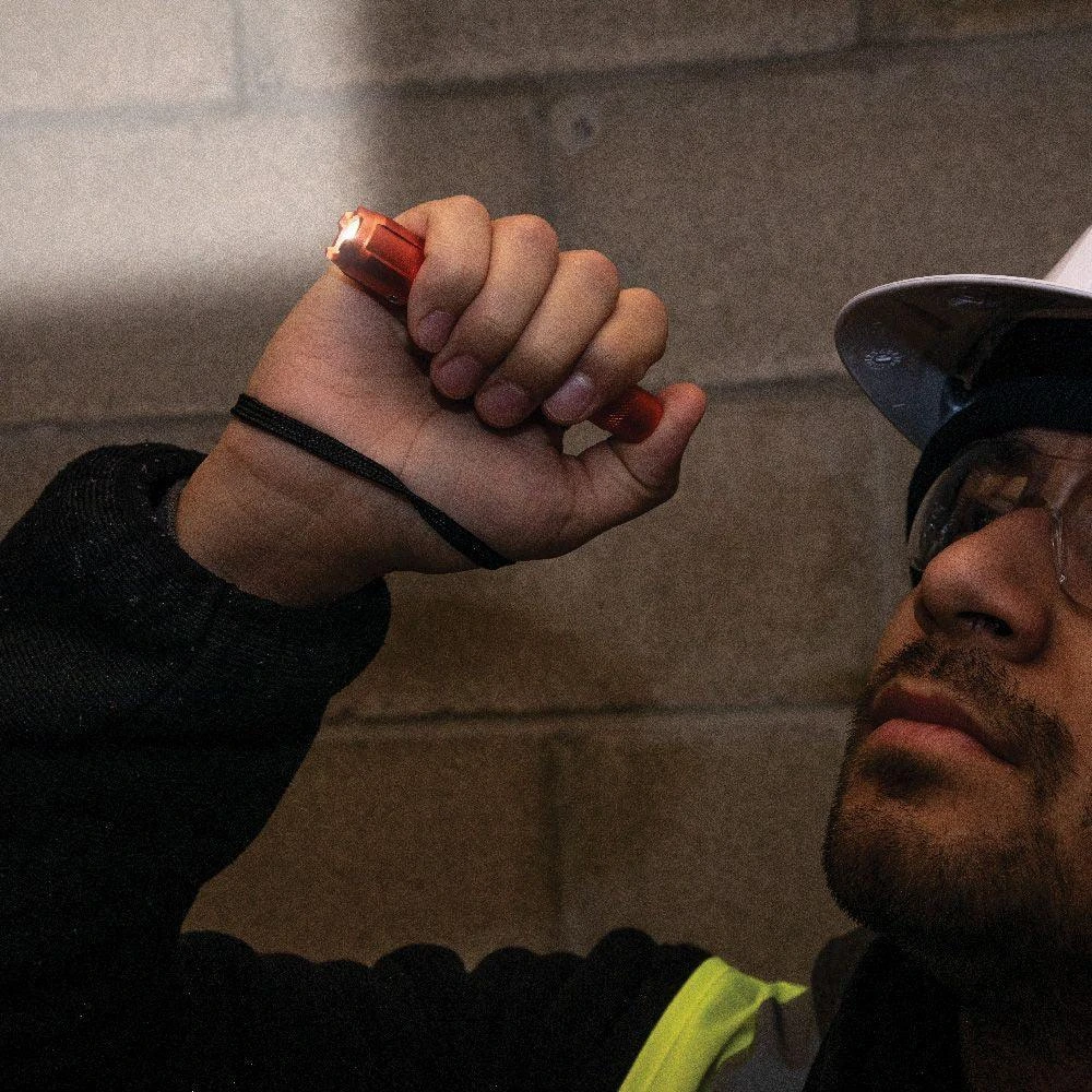 Klein Tools Rechargeable Waterproof LED Pocket Light with Lanyard, Model 56411* Klein Tools Rechargeable Waterproof LED Pocket Light With Lanyard, Model 56411* -Leviton Store 56411 app9